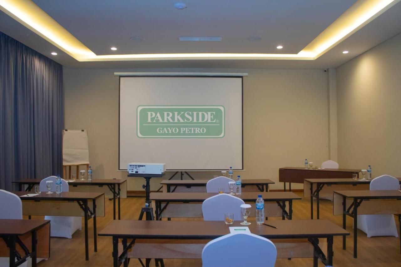 Parkside Gayo Petro Hotel Takengon ภายนอก รูปภาพ