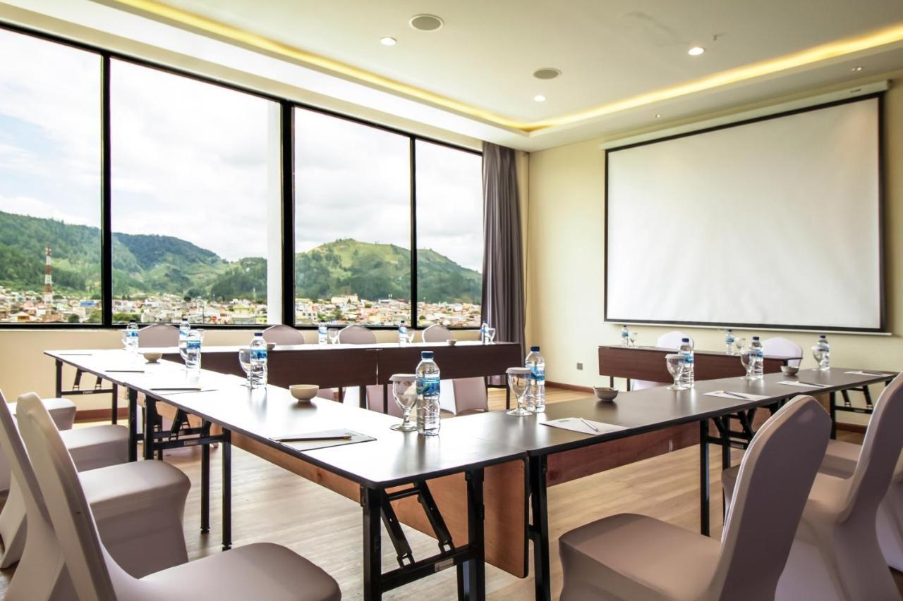 Parkside Gayo Petro Hotel Takengon ภายนอก รูปภาพ